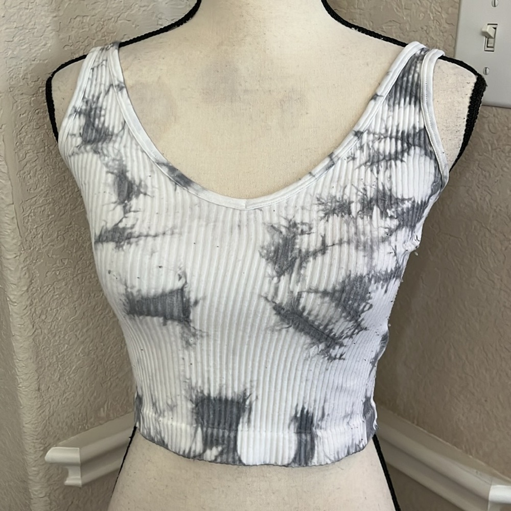 Aura gray and white tie dye stretchy cropped tank top Size S